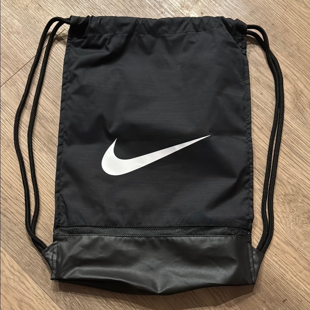 Nike Black and White Backpack Lightweight Design